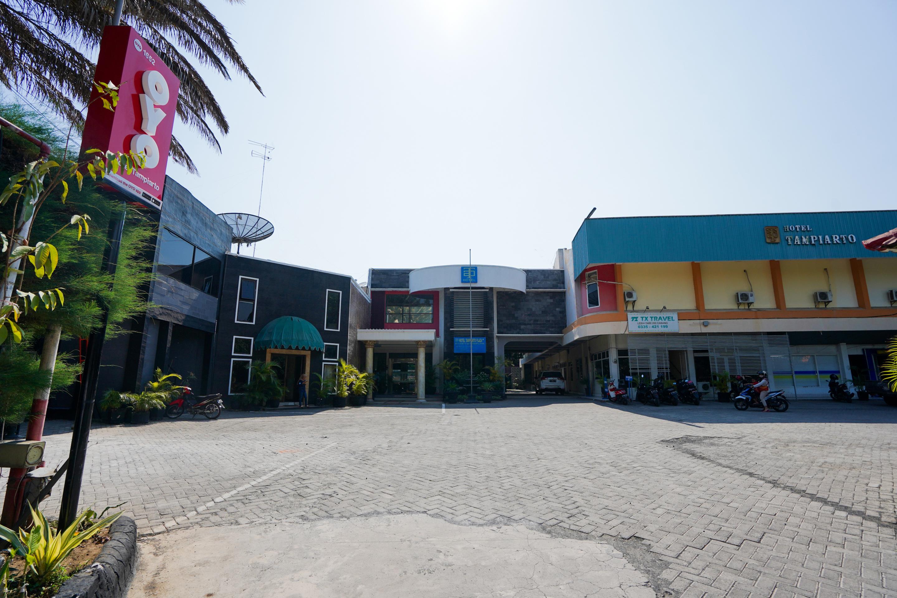 Oyo 1652 Hotel Tampiarto Probolinggo Εξωτερικό φωτογραφία