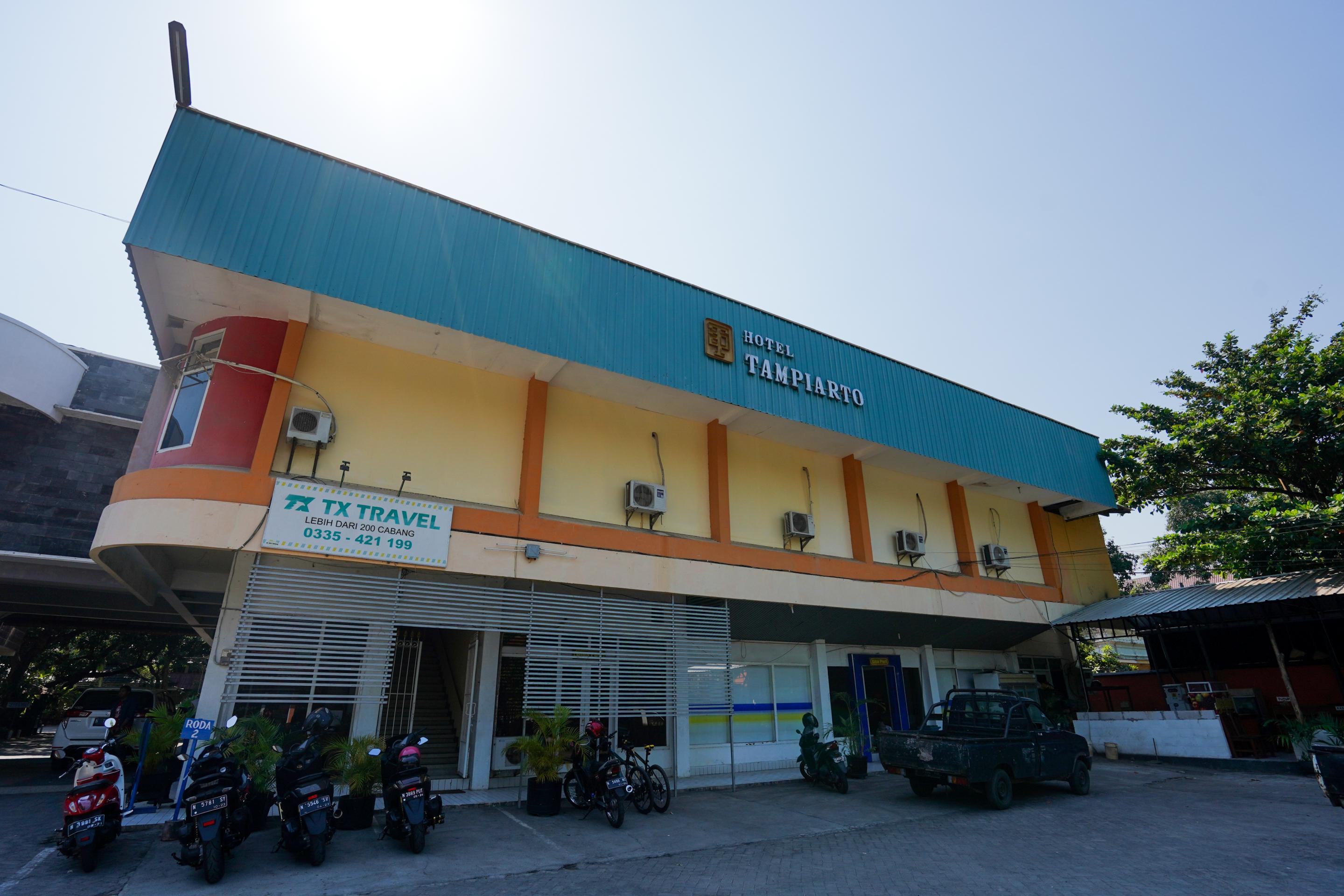 Oyo 1652 Hotel Tampiarto Probolinggo Εξωτερικό φωτογραφία
