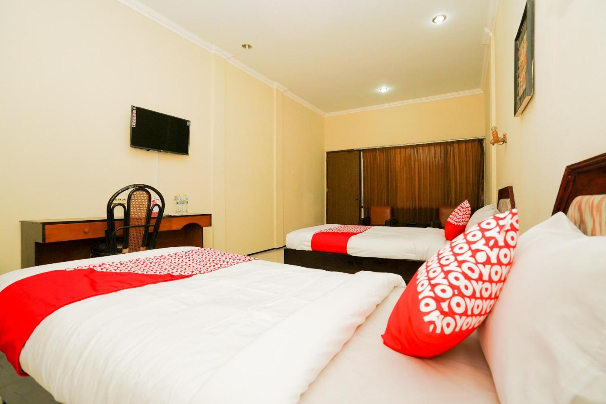 Oyo 1652 Hotel Tampiarto Probolinggo Εξωτερικό φωτογραφία