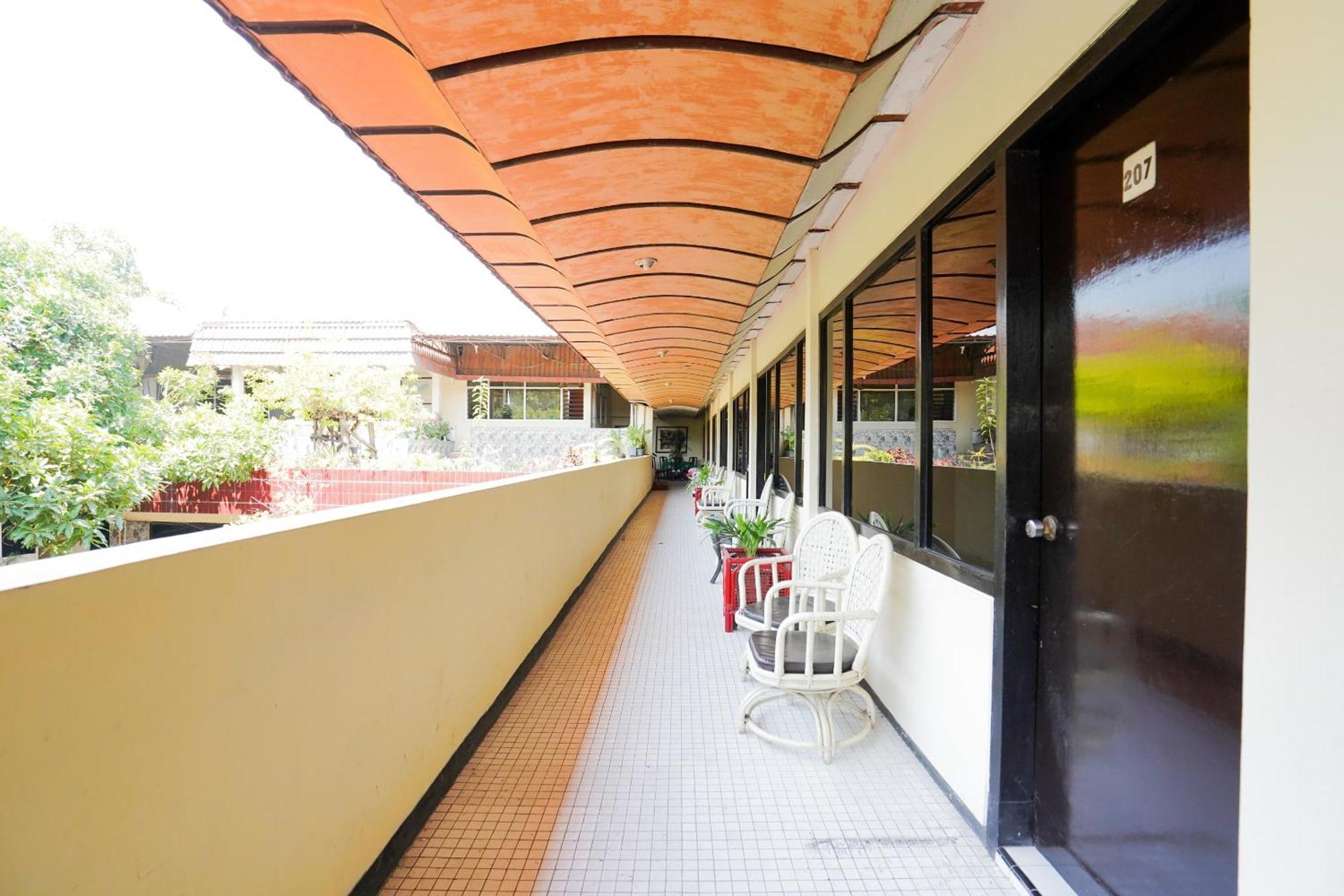 Oyo 1652 Hotel Tampiarto Probolinggo Εξωτερικό φωτογραφία