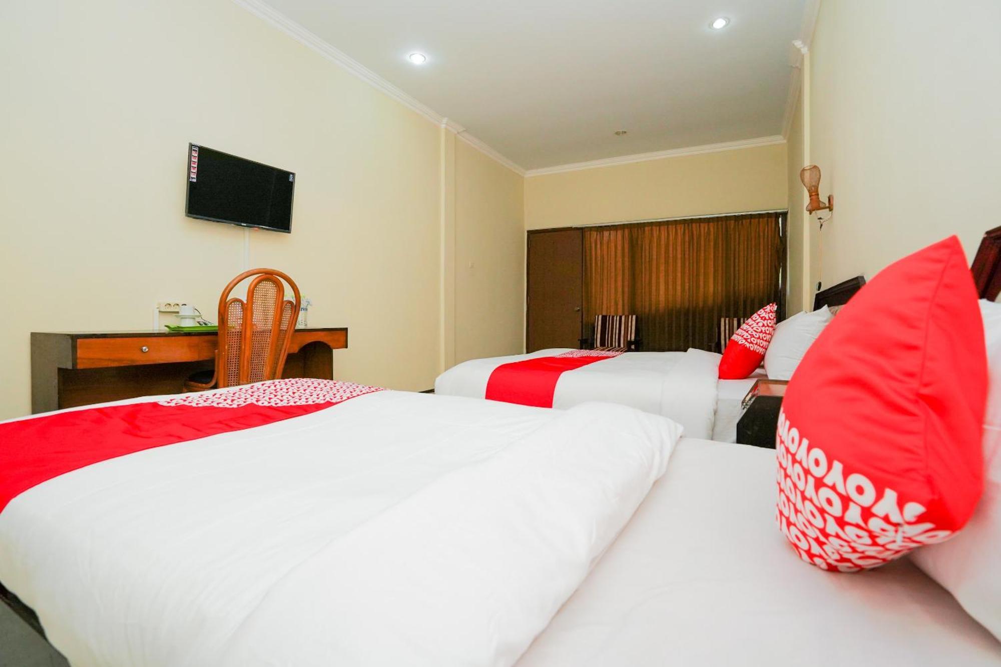 Oyo 1652 Hotel Tampiarto Probolinggo Εξωτερικό φωτογραφία