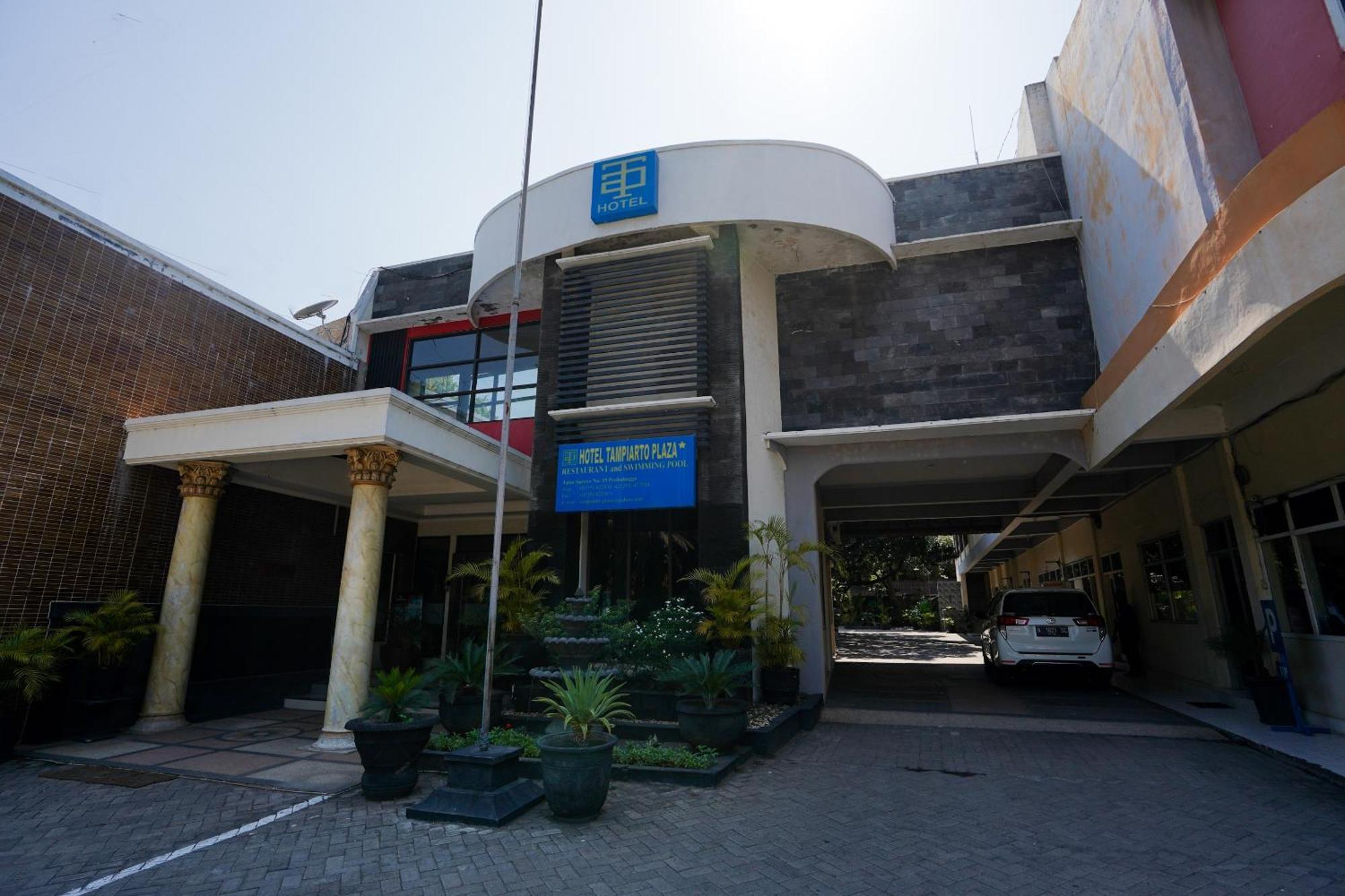 Oyo 1652 Hotel Tampiarto Probolinggo Εξωτερικό φωτογραφία