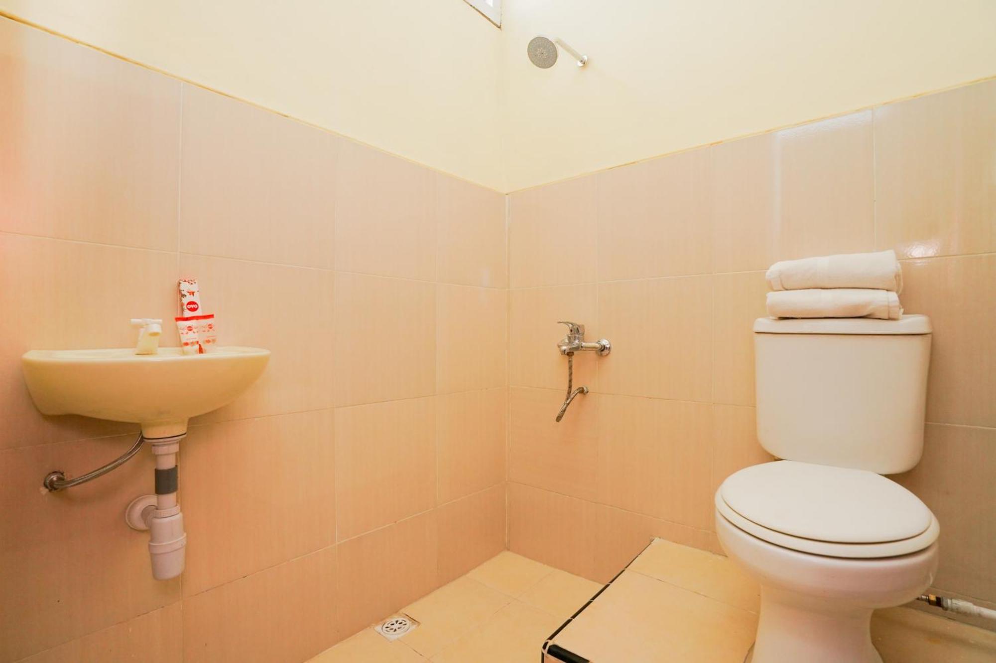 Oyo 1652 Hotel Tampiarto Probolinggo Εξωτερικό φωτογραφία