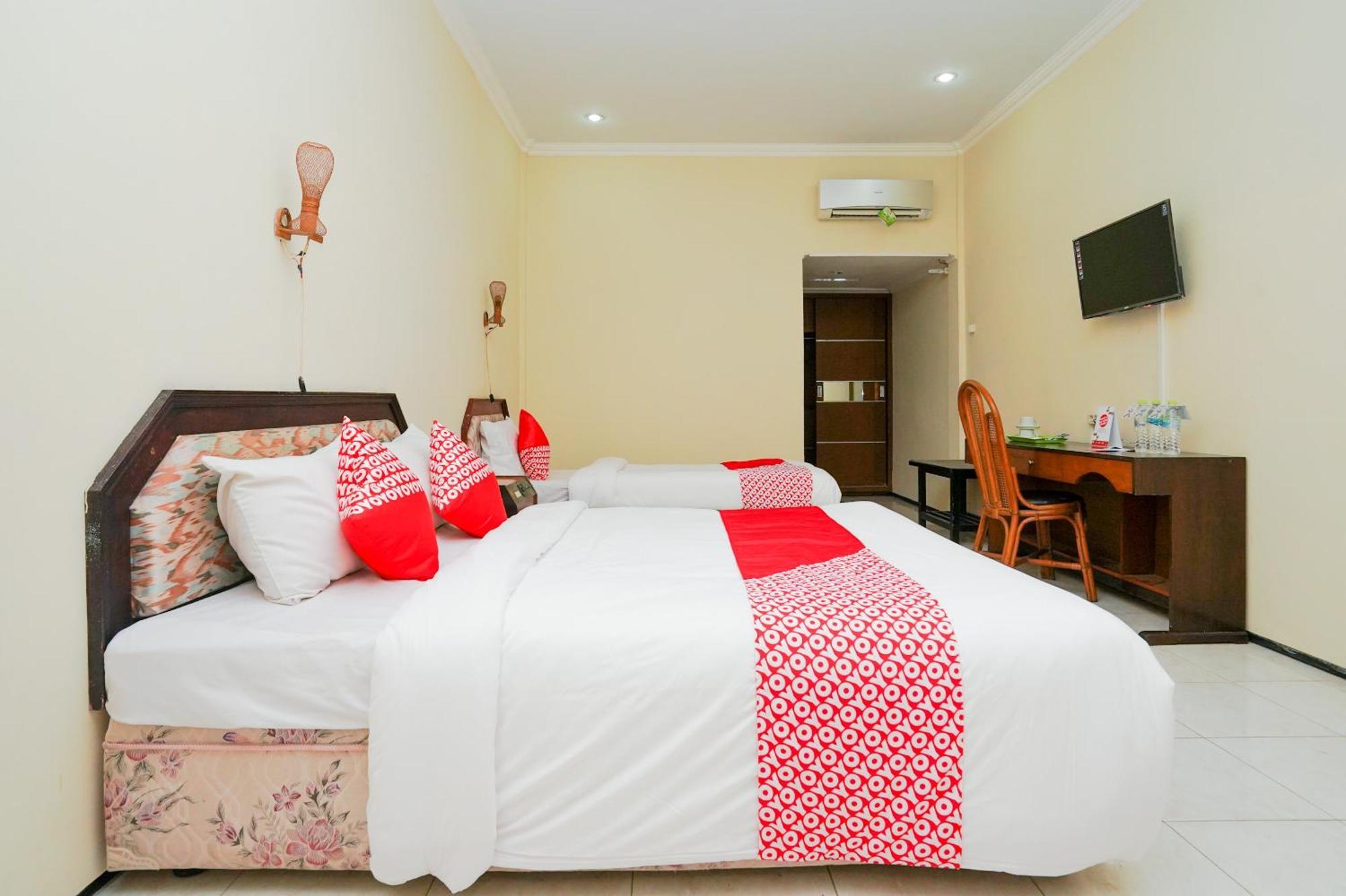 Oyo 1652 Hotel Tampiarto Probolinggo Εξωτερικό φωτογραφία