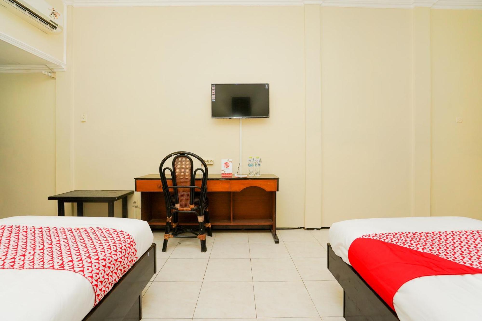 Oyo 1652 Hotel Tampiarto Probolinggo Εξωτερικό φωτογραφία