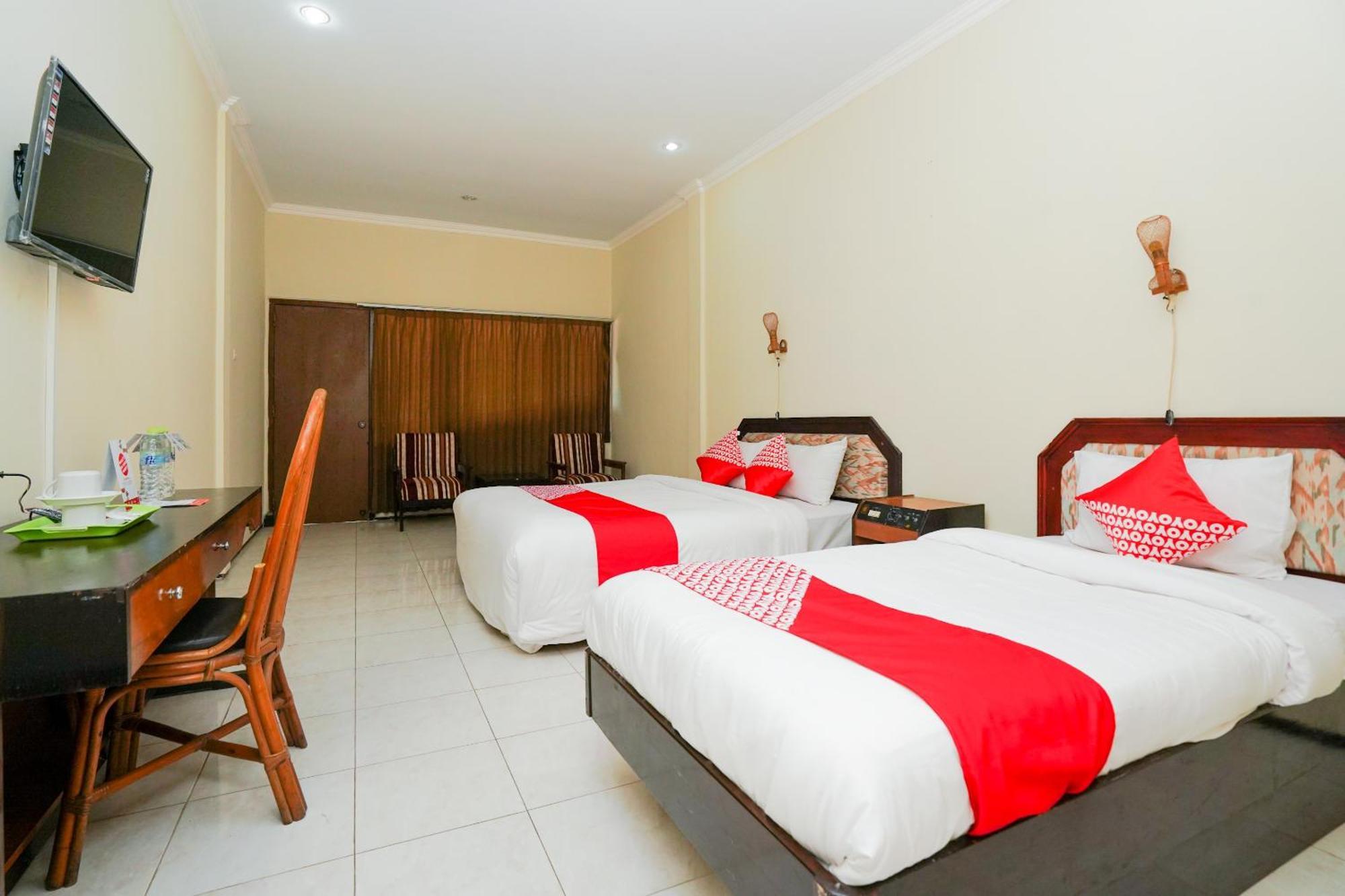 Oyo 1652 Hotel Tampiarto Probolinggo Εξωτερικό φωτογραφία