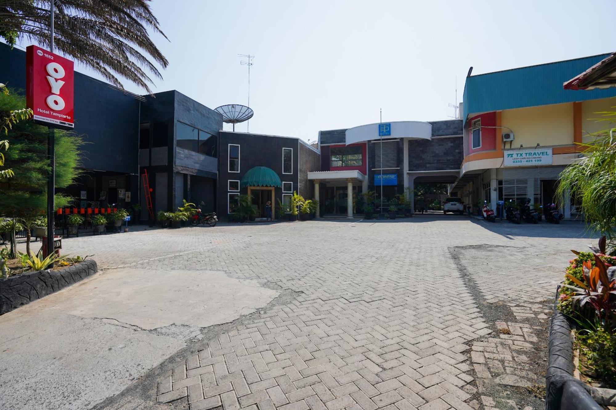 Oyo 1652 Hotel Tampiarto Probolinggo Εξωτερικό φωτογραφία