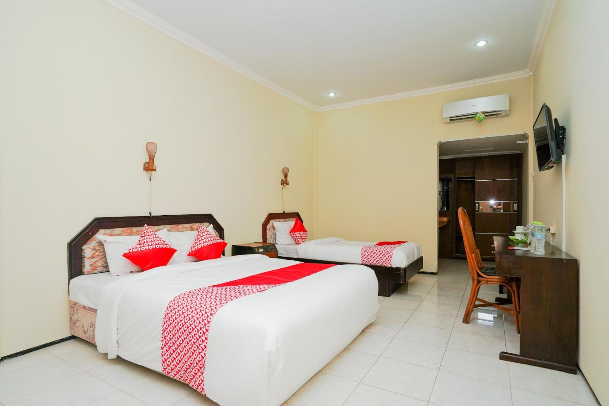 Oyo 1652 Hotel Tampiarto Probolinggo Εξωτερικό φωτογραφία