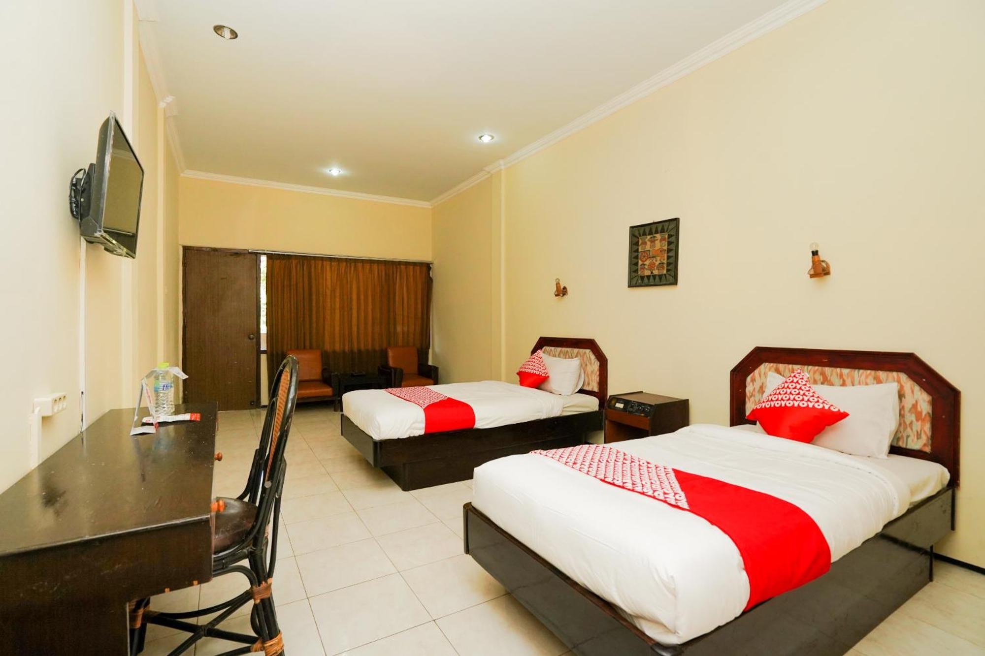 Oyo 1652 Hotel Tampiarto Probolinggo Εξωτερικό φωτογραφία