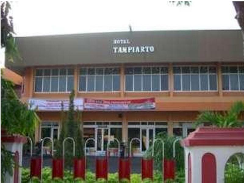 Oyo 1652 Hotel Tampiarto Probolinggo Εξωτερικό φωτογραφία