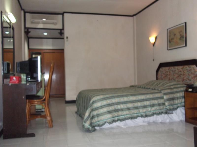 Oyo 1652 Hotel Tampiarto Probolinggo Εξωτερικό φωτογραφία